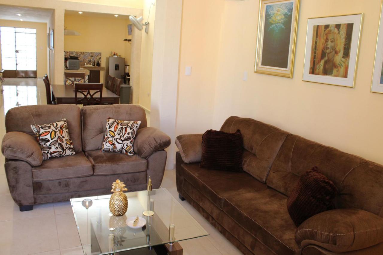 Casa 3 Torres, Calle 76. *